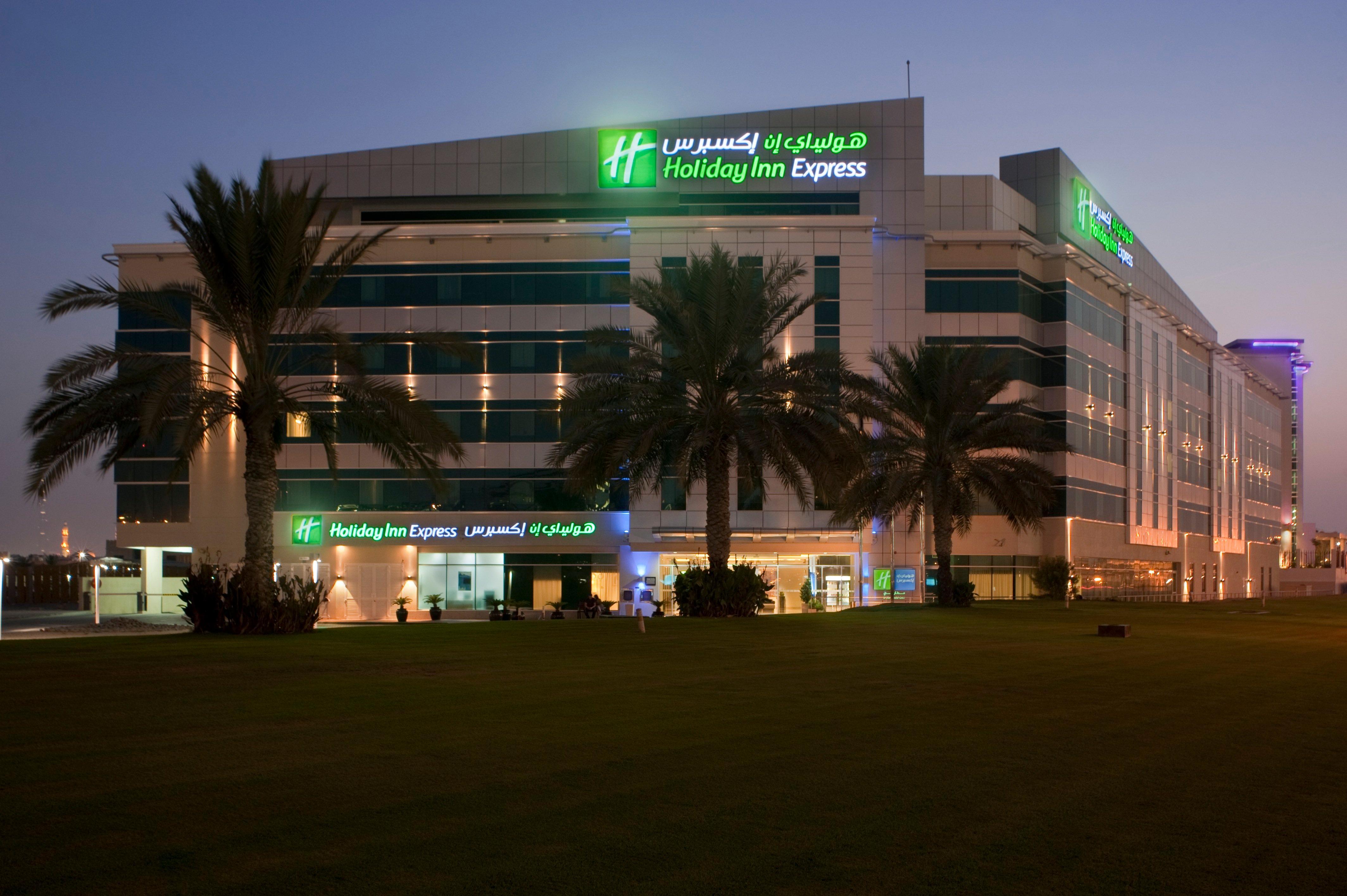 Holiday Inn Express Dubai Airport, An Ihg Hotel Ngoại thất bức ảnh